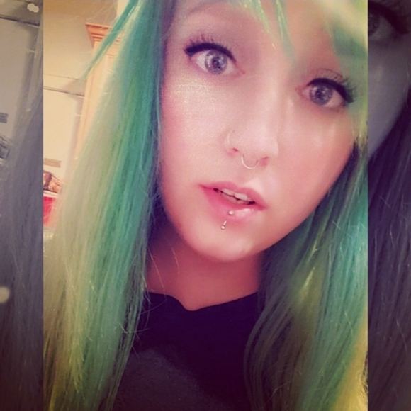 Meet your Posher, Tyza - Picture 2 of 8